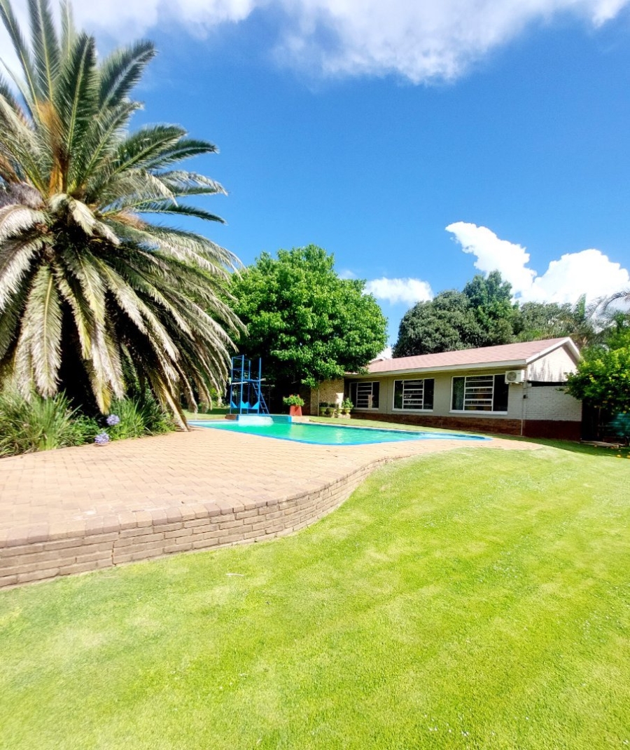 3 Bedroom Property for Sale in Flamwood North West